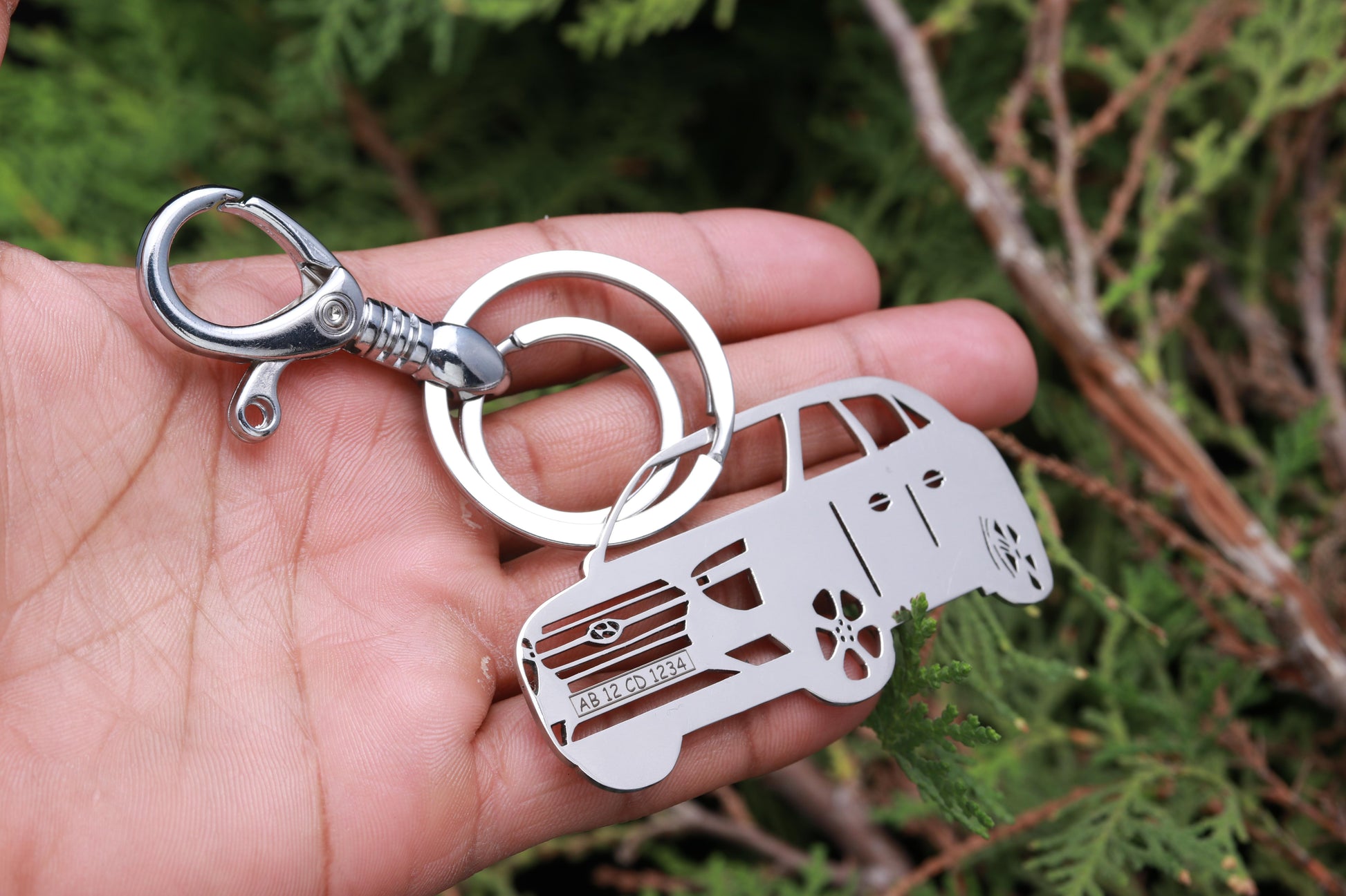 Customized car keychain side pose
