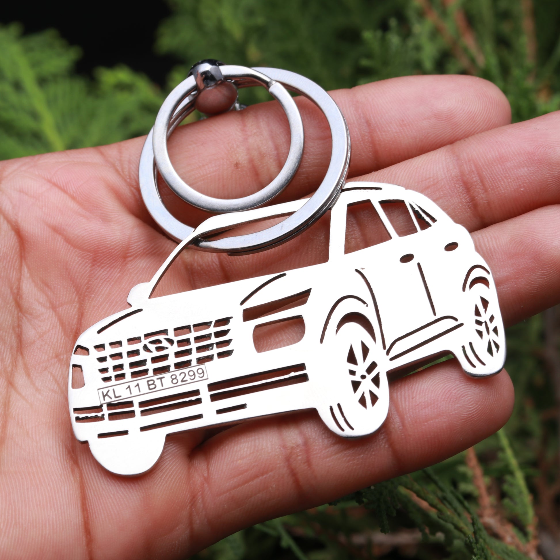 Customized car keychain side pose